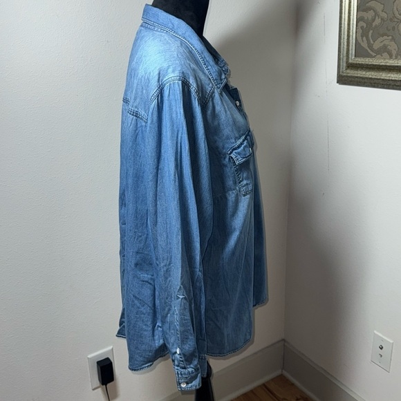 Torrid Taylor Medium wash denim buttoned down long sleevesn shirt blouse Sz 3X - Picture 3 of 5